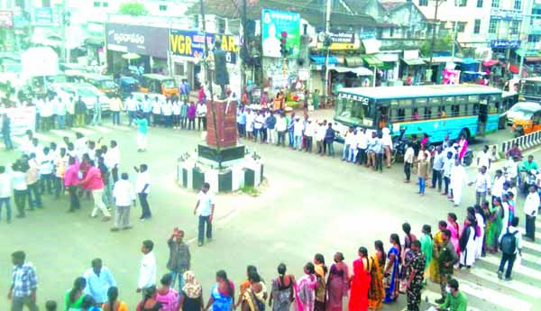 రూ.26 వేలు జీతం ఇవ్వాలి