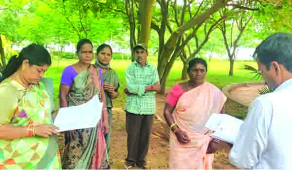 కాంట్రాక్టర్‌ను బ్లాక్‌ లిస్టులో పెట్టండి