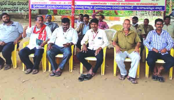 స్టీల్‌ప్లాంట్‌ ప్రయివేటీకరణను అడ్డుకుంటాం