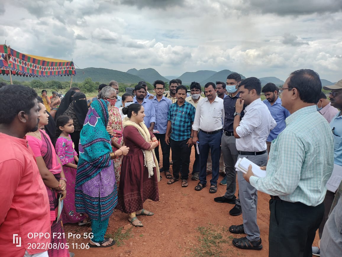 ఇళ్ల నిర్మాణాలను వేగవంతం చేయండి