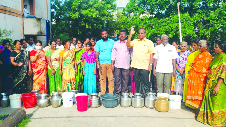 రాధానగర్‌ అపార్ట్‌మెంట్స్‌లో మంచినీటి అవస్థలు