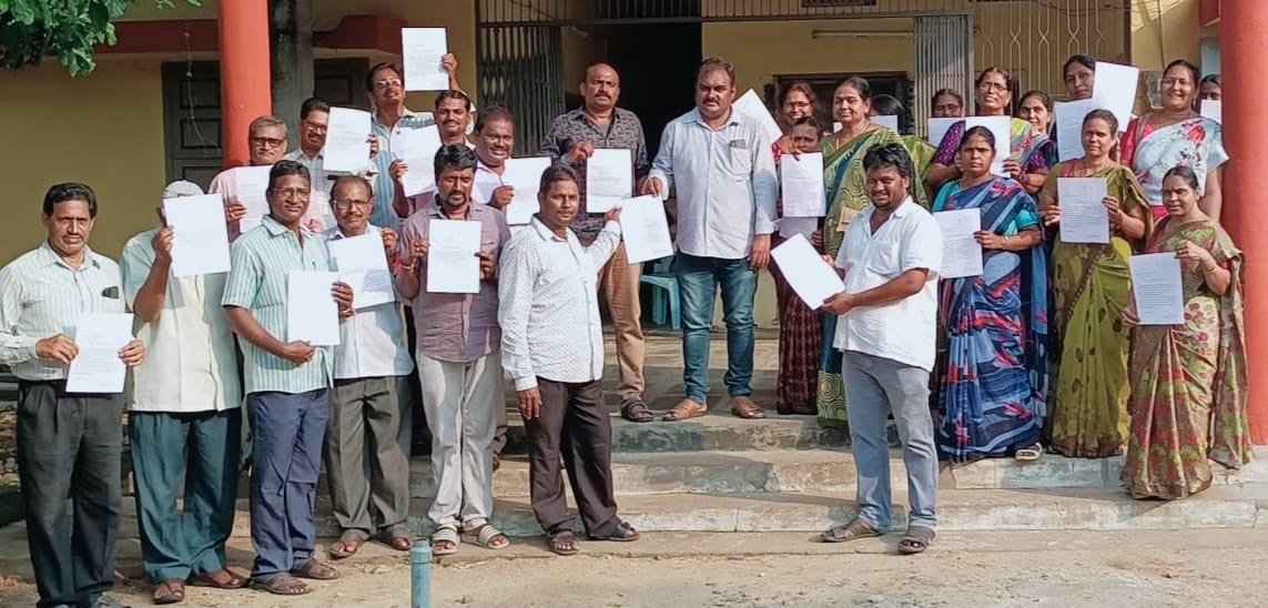 యాప్‌లు వ్యతిరేకిస్తూ ఉపాధ్యాయులు నిరసన