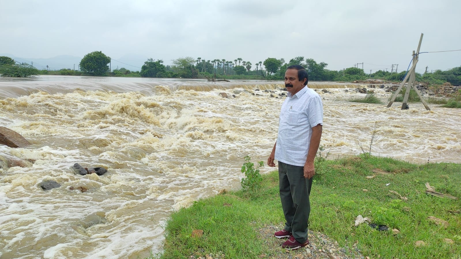 పరవళ్లు తొక్కుతున్న కట్టలేరు