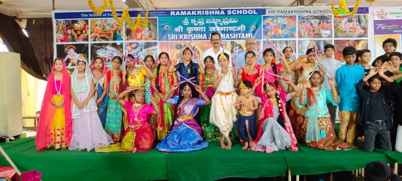  కోలాహలంగా కృష్ణాష్టమి వేడుకలు