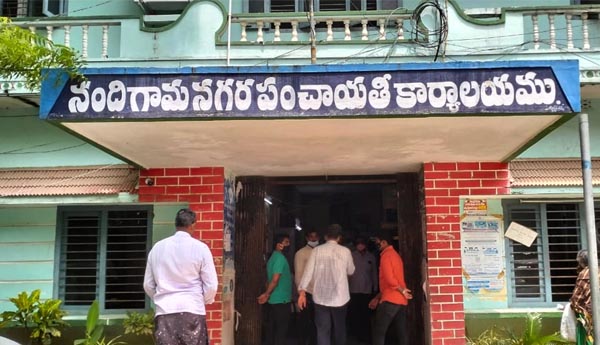 నందిగామ నగర పంచాయతీ కార్యాలయంపై ఎసిబి దాడులు