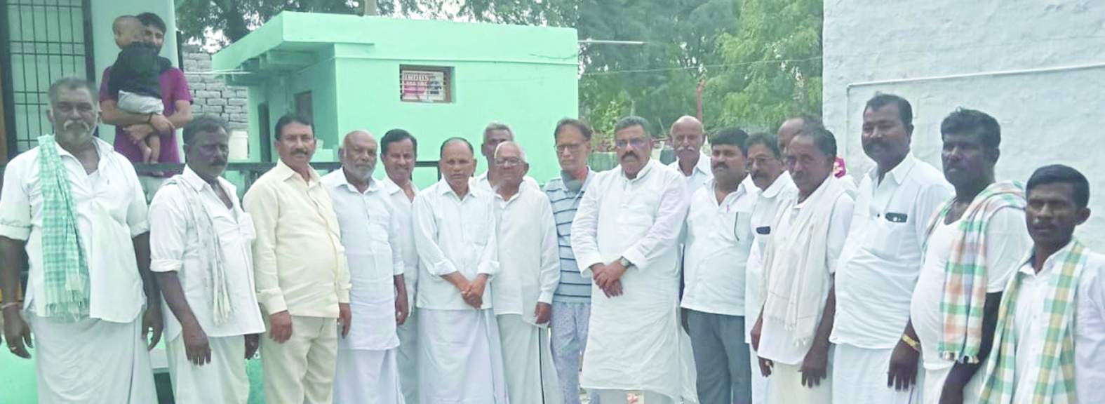 నందవరంలో పార్థసారథిరెడ్డిని పరామర్శిస్తున్న కోట్ల