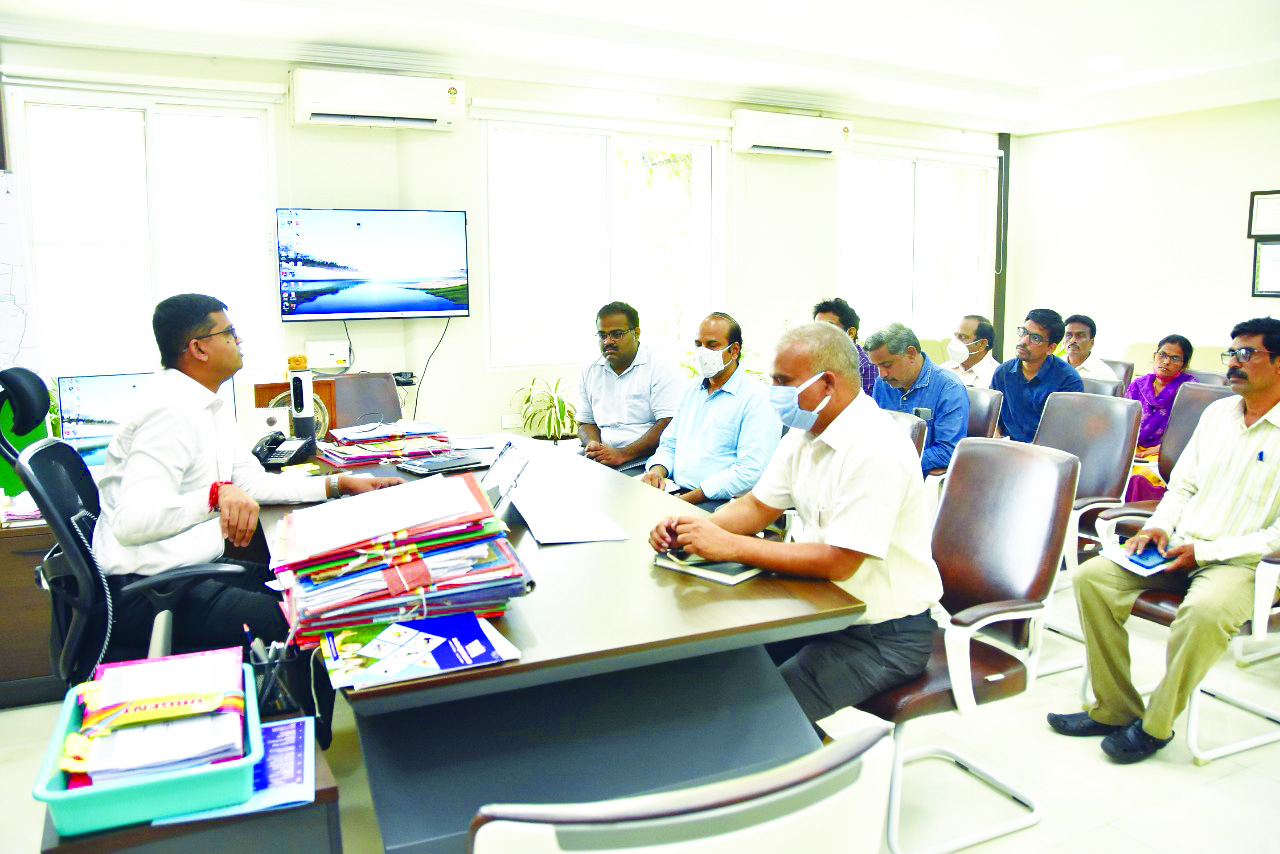 నిబంధనలు అతిక్రమిస్తే చర్యలు : కమిషనర్‌