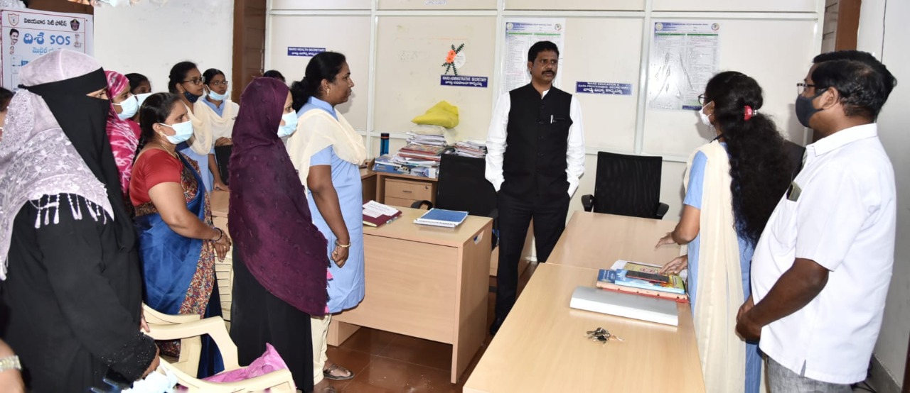 సచివాలయాలు ప్రజలకు దిక్సూచిలాంటివి : కలెక్టర్‌