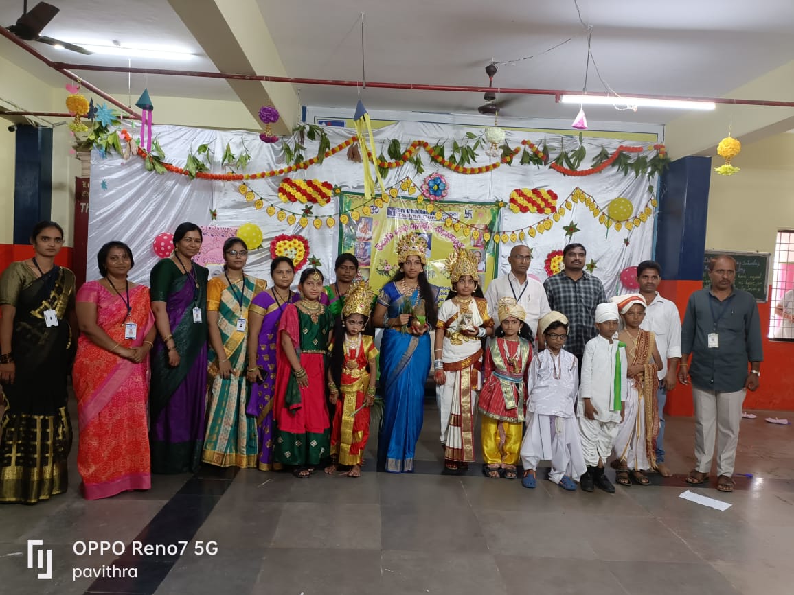తెలుగు తల్లి, భరతమాత, కవుల వేషధారణలో విద్యార్థులు