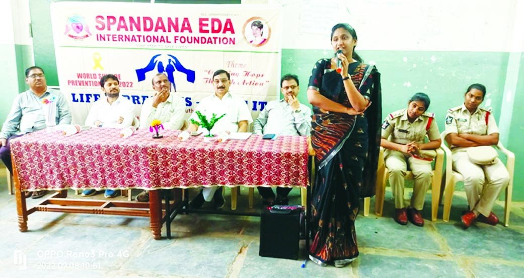 మానసిక రుగ్మతలే ఆత్మహత్యలకు కారణం : అయోధ్య
