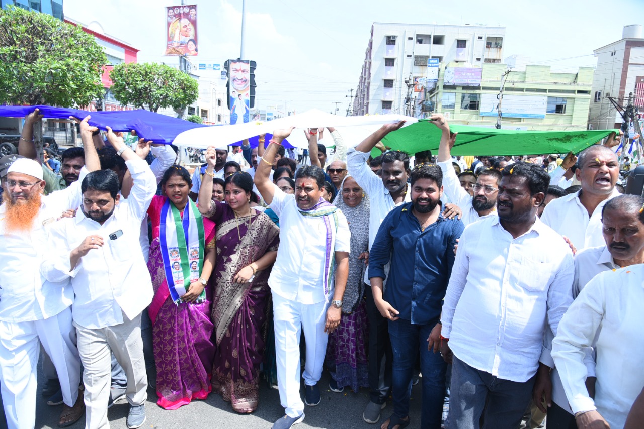 పశ్చిమలో గడపగడపకూ వంద రోజులు పూర్తి