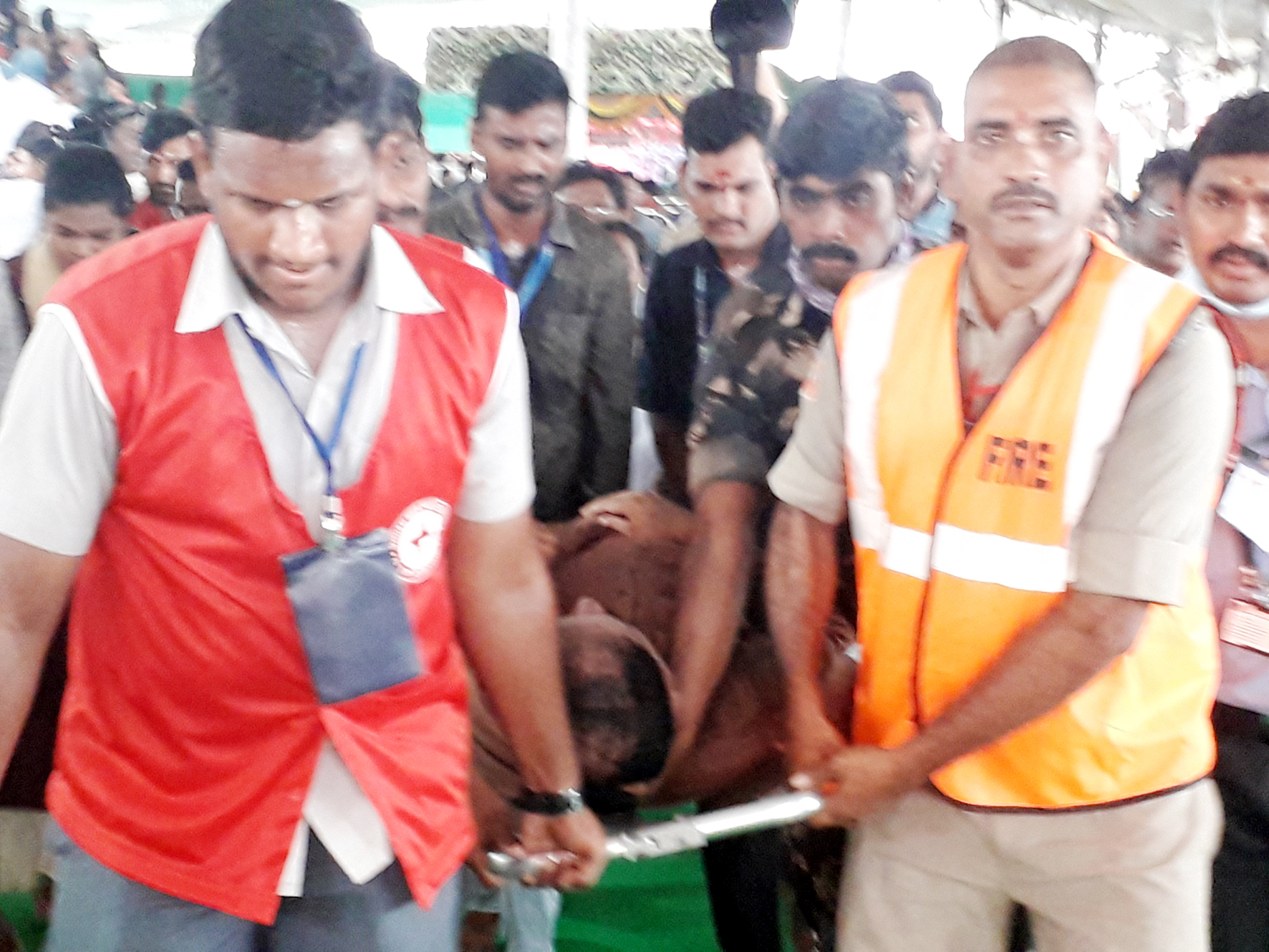 దుర్గమ్మ దర్శనానికి వచ్చి భక్తుడు మృతి