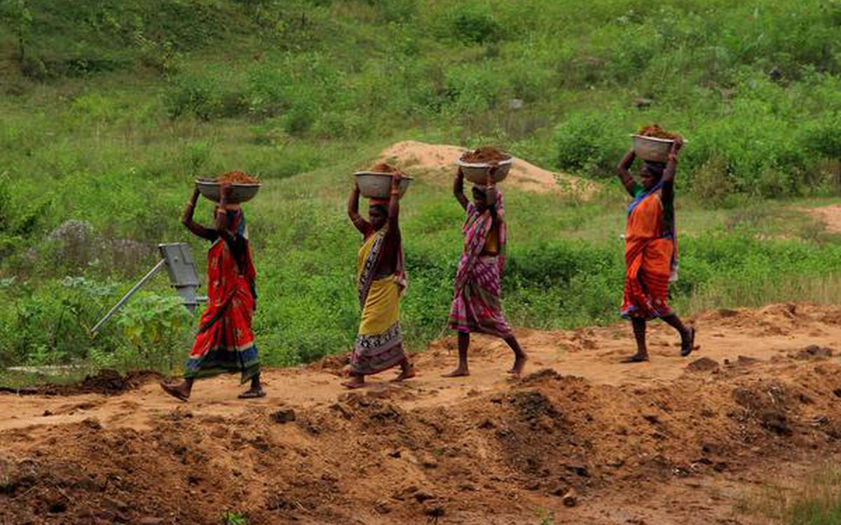 ఆర్థిక సాధికారతలో.. భారత మహిళల వెనుకబాటు