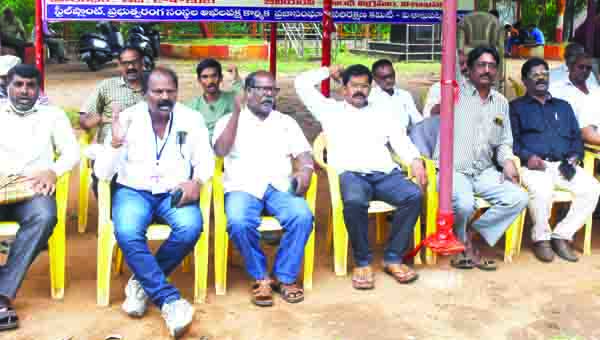 సమైక్యంగా స్టీల్‌ప్లాంట్‌ను కాపాడుకుంటాం