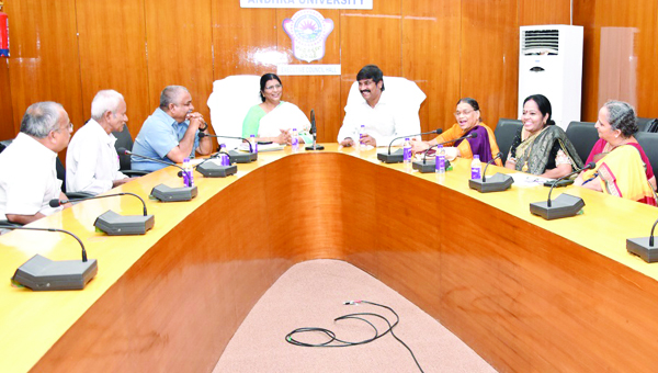 ఎయును సందర్శించిన తెలుగు అకాడమీ చైర్‌పర్సన్‌ లక్ష్మీ పార్వతి