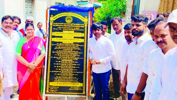 అభివృద్ధి పనులకు శంకుస్థాపన