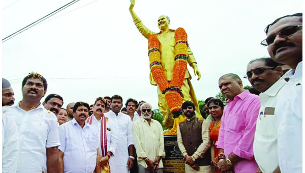 పెందుర్తిలో వైవి.సుబ్బారెడ్డి పర్యటన