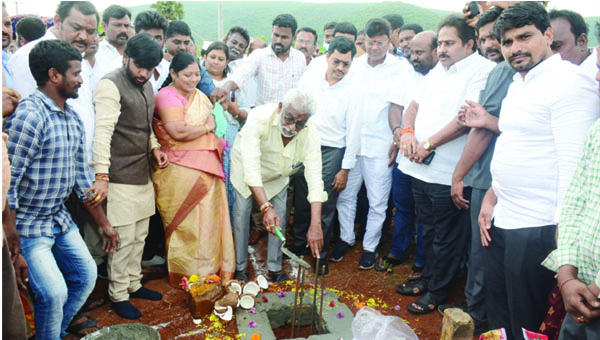 ఇళ్ల నిర్మాణాలు ప్రారంభం