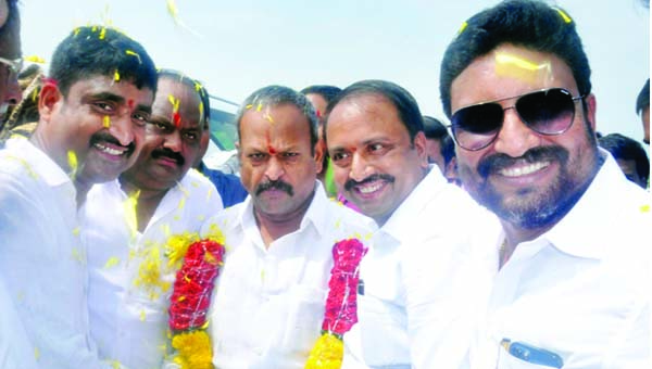 డిప్యూటీ స్పీకర్‌ కోలగట్లకు స్వాగతం