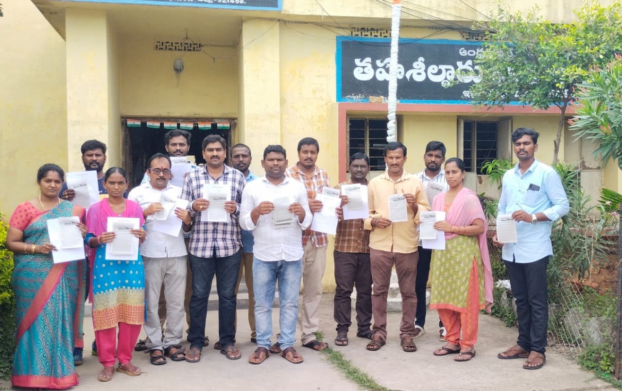 కాంట్రాక్టు, ఔట్‌ సోర్సింగ్‌ ఉద్యోగులను పర్మినెంట్‌ చేయాలి