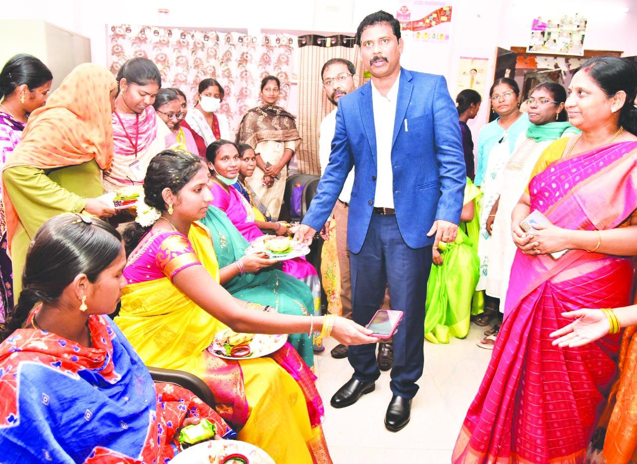 గర్భిణులు, బాలింతల ఆరోగ్యంపై ప్రత్యేక దృష్టి : కలెక్టర్‌