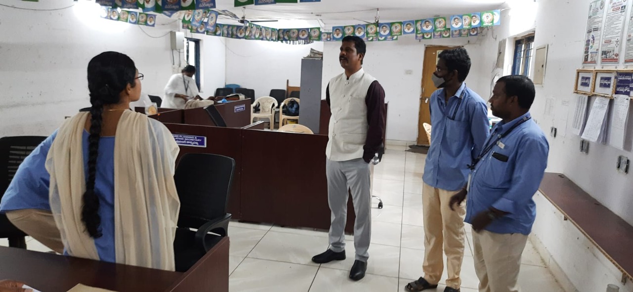 అర్జీలను ఎప్పటికప్పుడు పరిష్కరించాలి : కలెక్టర్‌