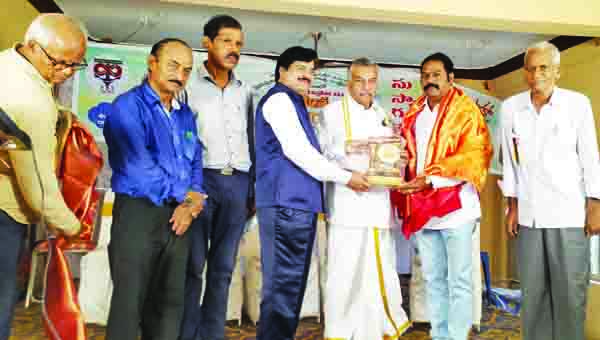 తెలుగు భాషను నిర్లక్ష్యం చేస్తే చర్యలు