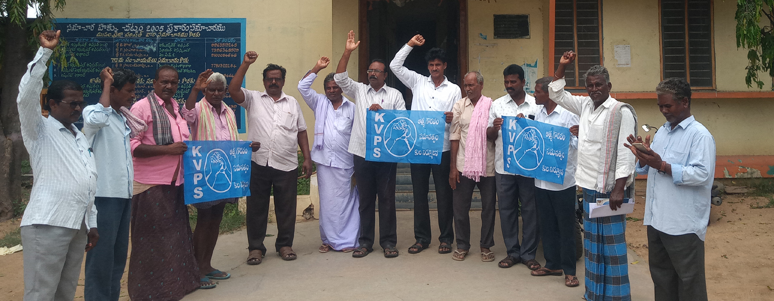 డప్పు, గజ్జలు, యూనిఫాం ఇవ్వాలని వినతి