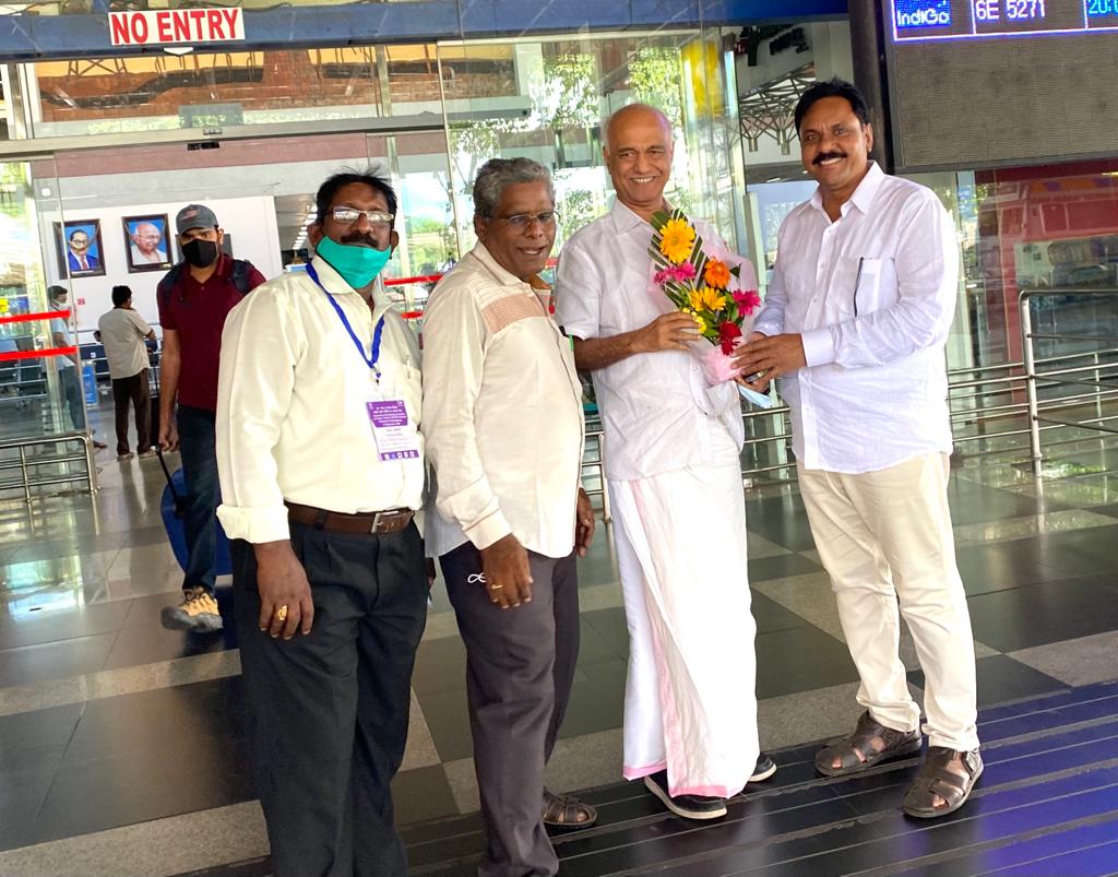 స్టీల్‌ప్లాంట్‌ సమస్యపై కేరళ ఎంపీ కరీంకు వినతి