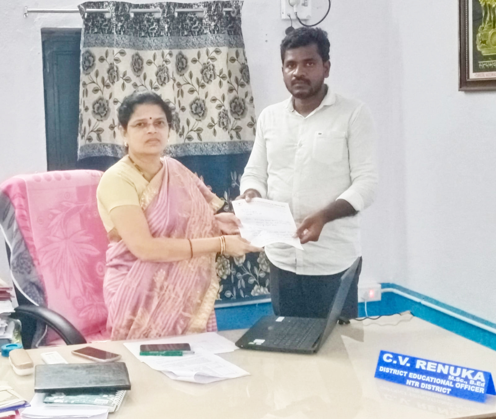 'తరగతులు నిర్వహిస్తున్న విద్యాసంస్థలపై చర్యలు తీసుకోవాలి'