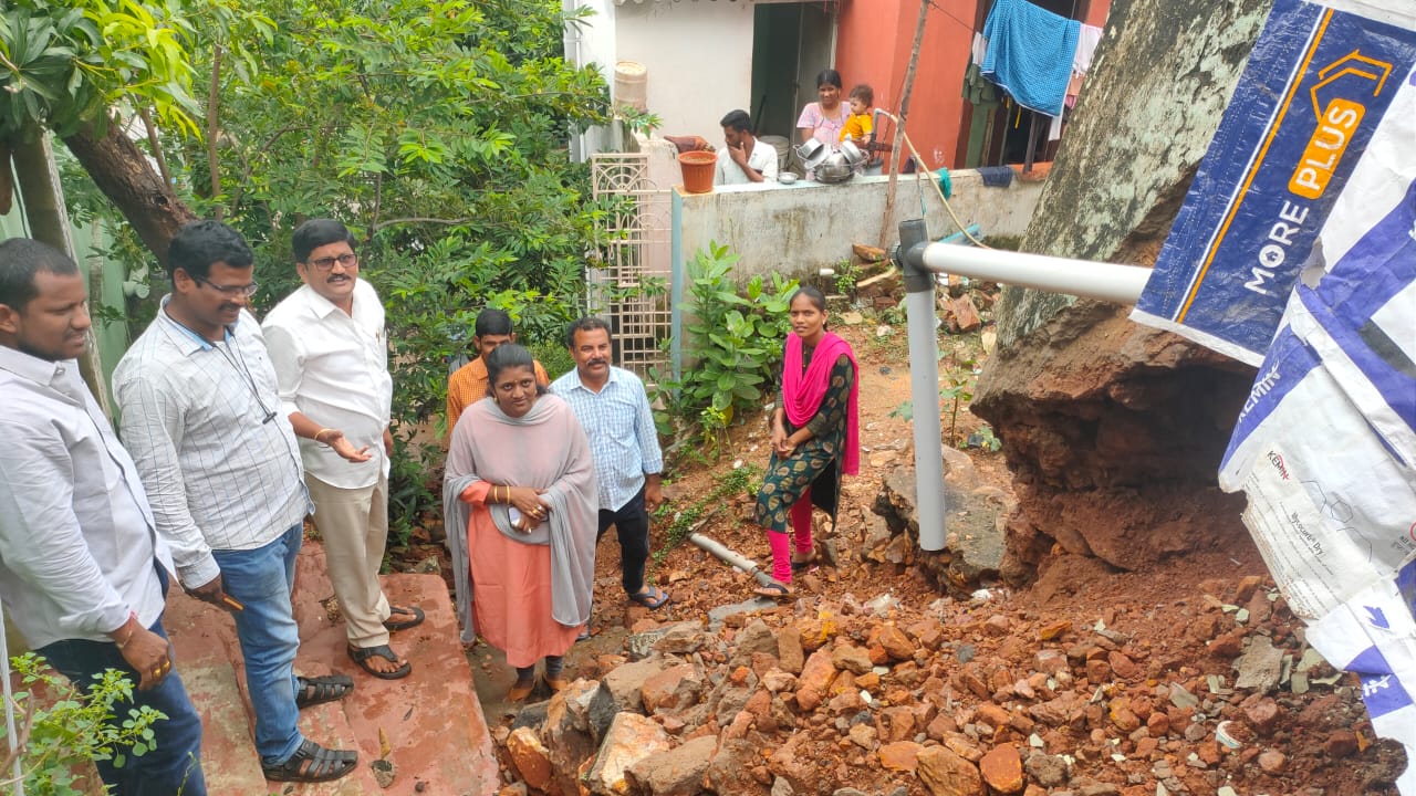 కొండవాలు ప్రజల అప్రమత్తత అవసరం