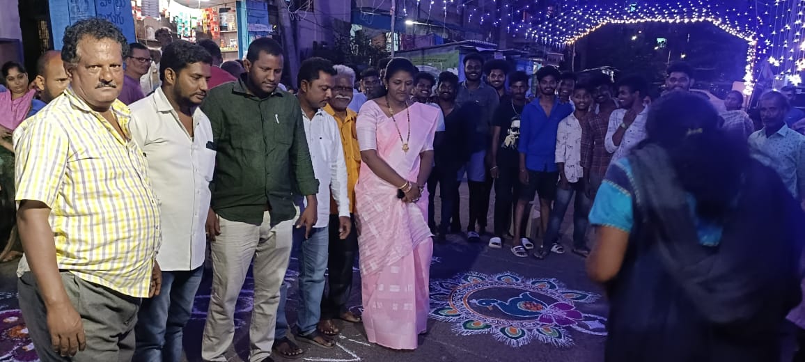 ముగ్గుల పోటీ విజేతలకు బహుమతులు