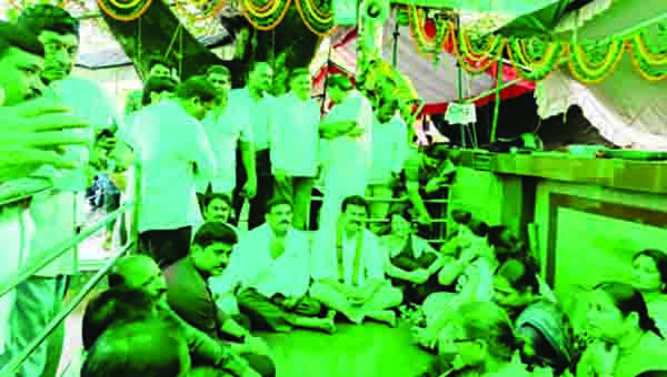 ముఖ్యమంత్రిని విమర్శించే స్థాయి లేదు