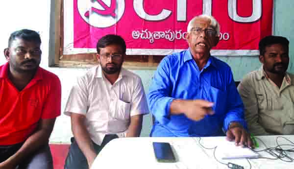 కనీస వేతనం రూ.26 వేలు ఇవ్వాల్సిందే..