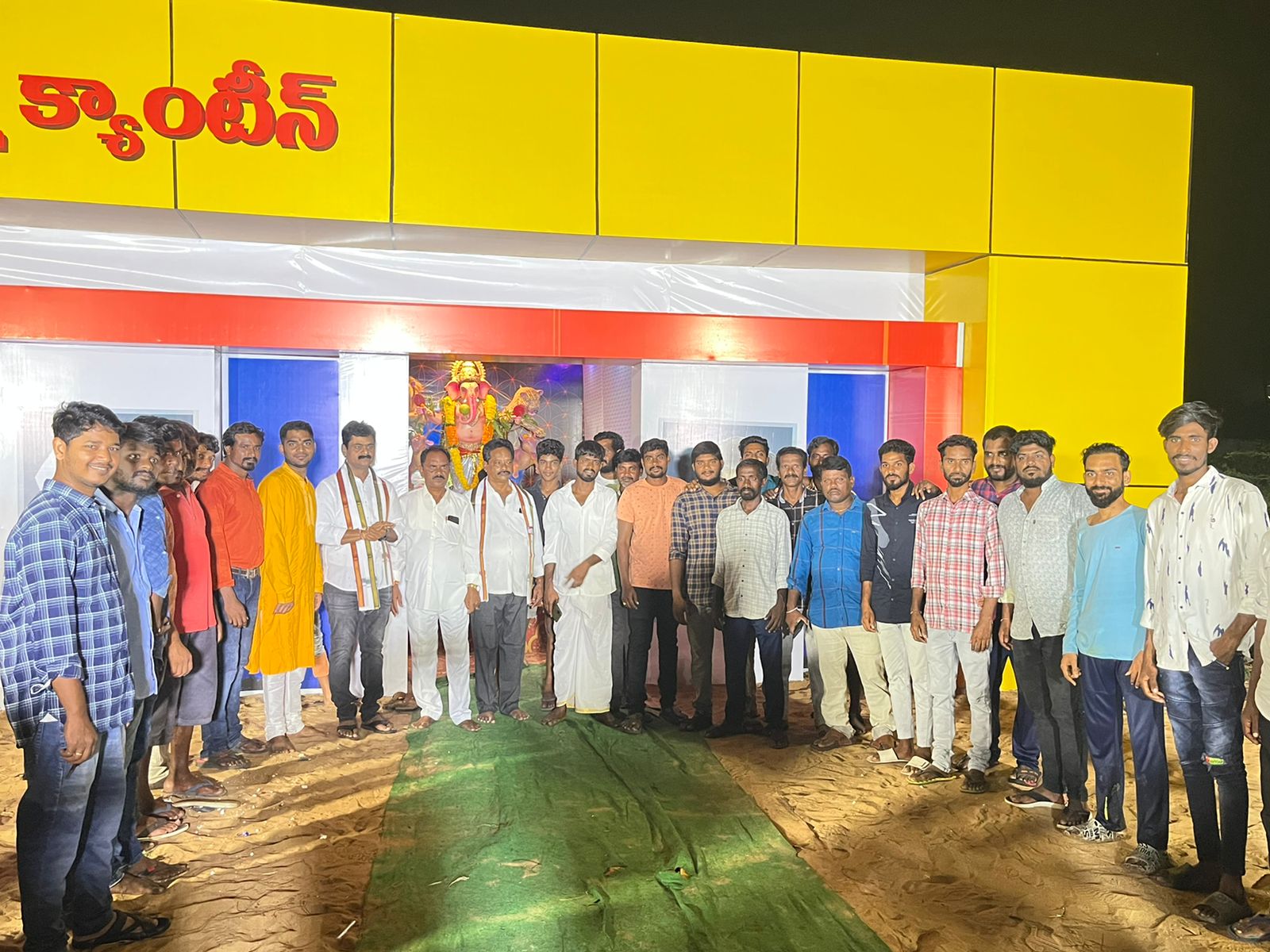 ఘనంగా గణనాధుని పూజలు