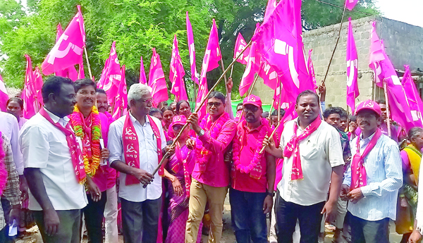 Today-is-Chalo-Koonavaram-a-red-flag-that-shook-the-residents-of-Polavaram