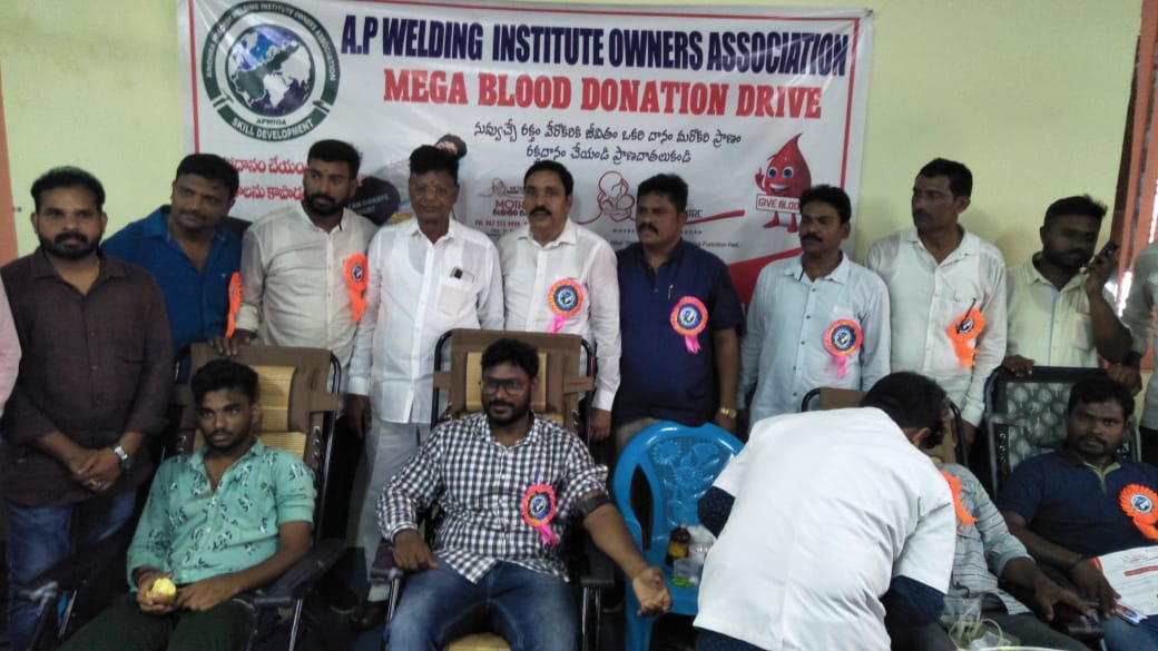రక్తదాన శిబిరానికి విశేష స్పందన