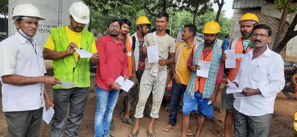 తొలగించిన కార్మికుల్ని విధుల్లోకి తీసుకోవాలి