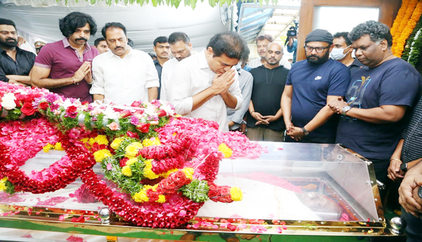 Excellence-in-Cinema-and-Politics-Celebrities-Tribute-to-KrishnanRaju