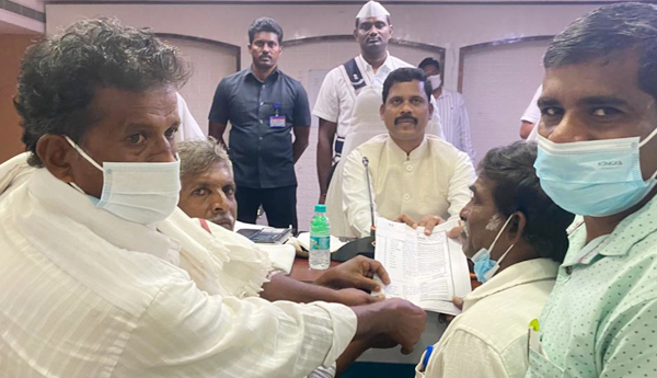 mylavaram farmers oppose railway line