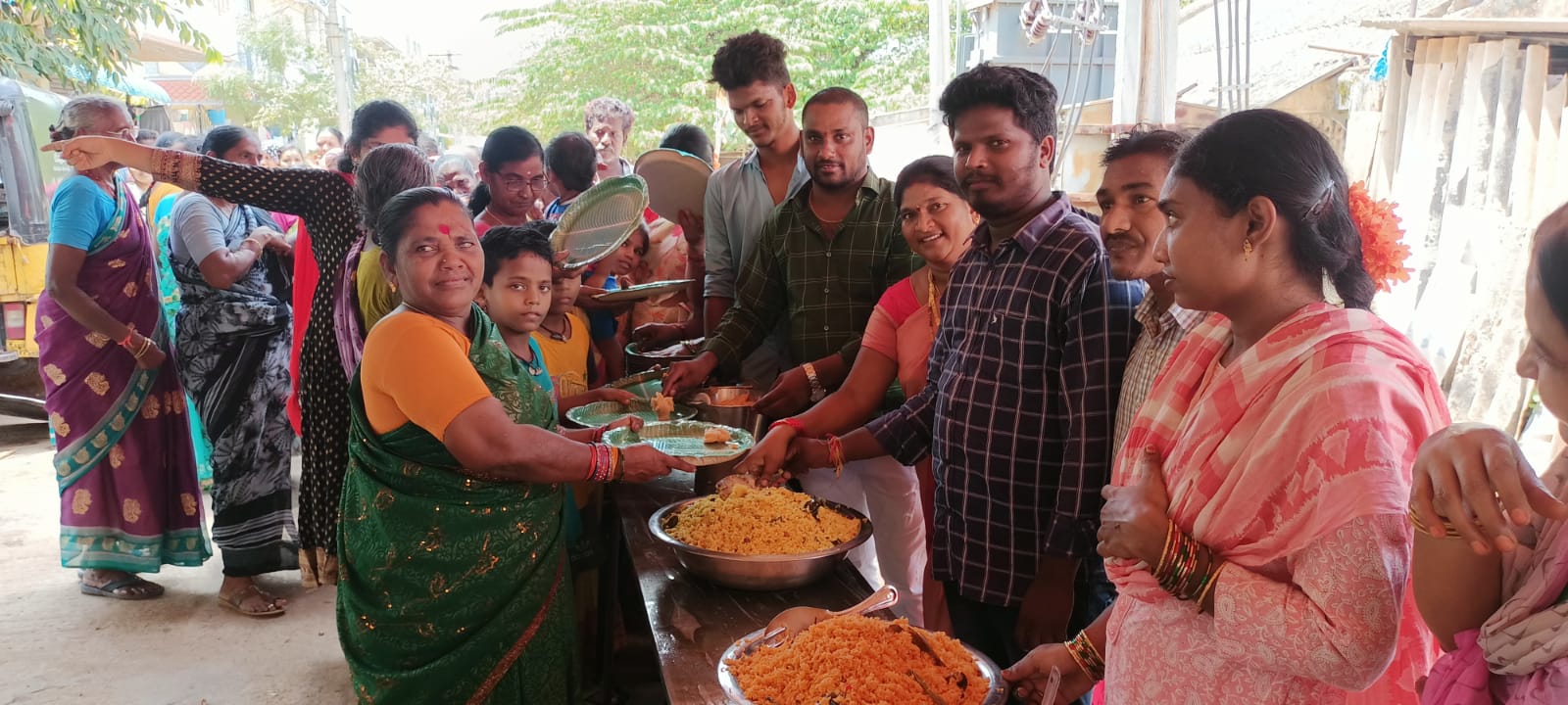 పలుచోట్ల అన్నసమారాధనలు