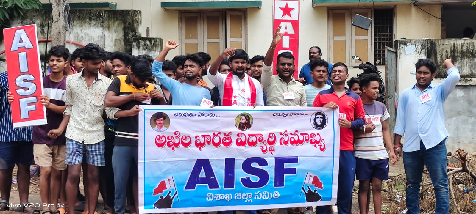  హాస్టళ్ల సమస్యలపై అధికారుల నిర్లక్ష్యం