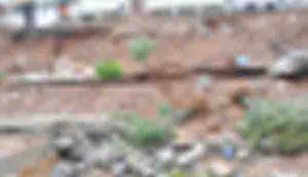 రక్షణగోడ కూలడంతో కొండవాలు ప్రజల బెంబేలు