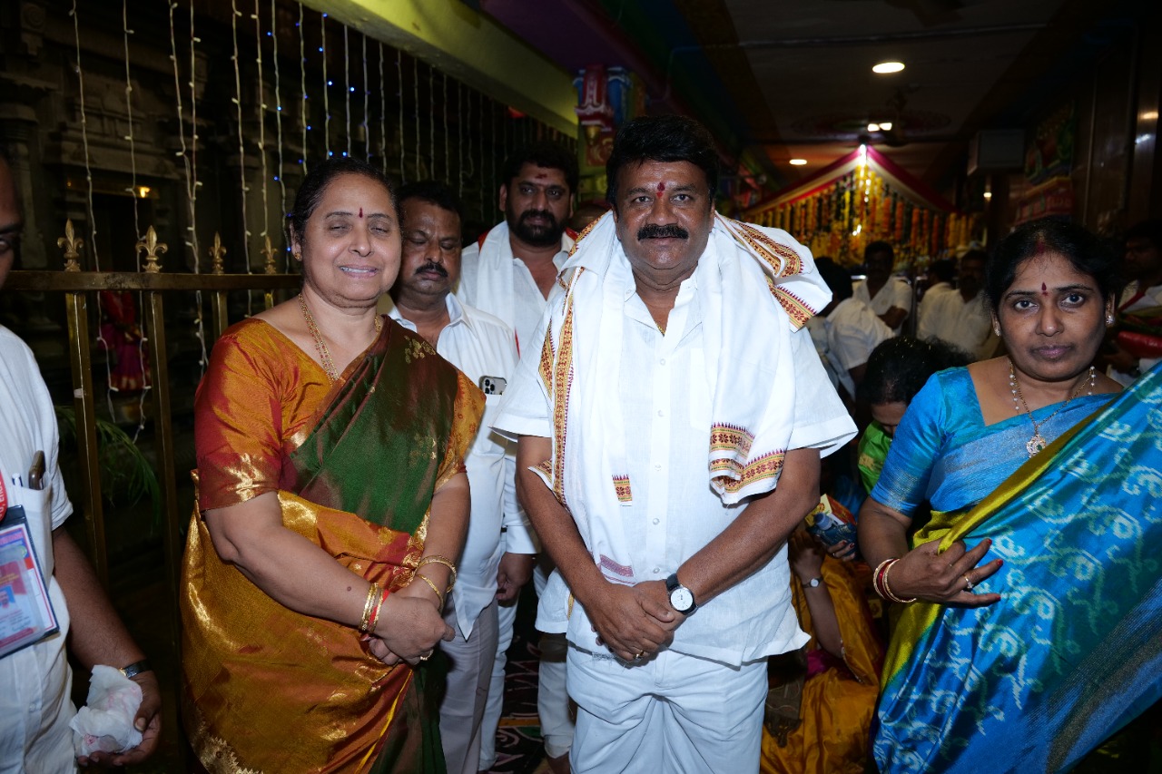 అమ్మవారిని దర్శించుకున్నతెలంగాణ మంత్రి తలసాని శ్రీనివాస్‌ యాదవ్‌