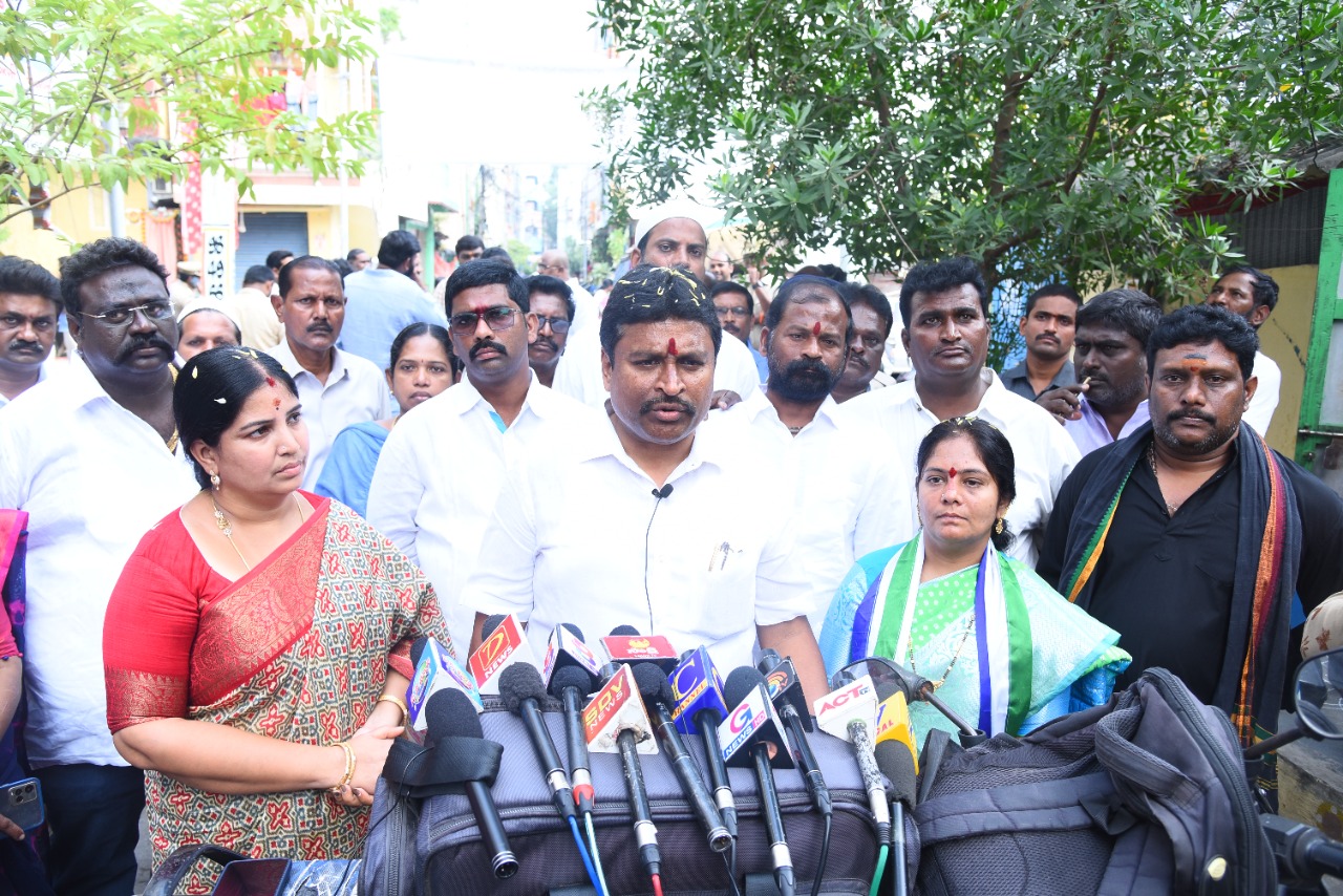 వెంకన్న డ్రామాలు ప్రజలందరికీ తెలుసు
