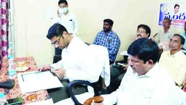 పెందుర్తిలో జెసి పర్యటన