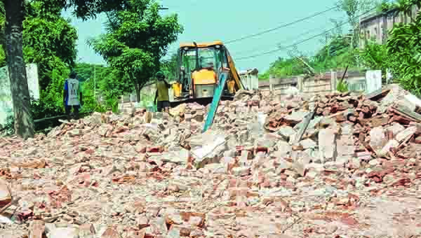  జ్యూట్‌ క్వార్టర్ల తొలగింపు
