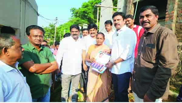 మురళీనగర్‌లో గడపగడపకు మన ప్రభుత్వం