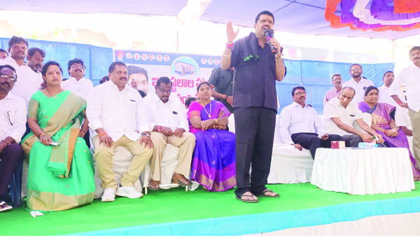 పేదలకు సొంతింటి కల సాకారం : ముత్తంశెట్టి