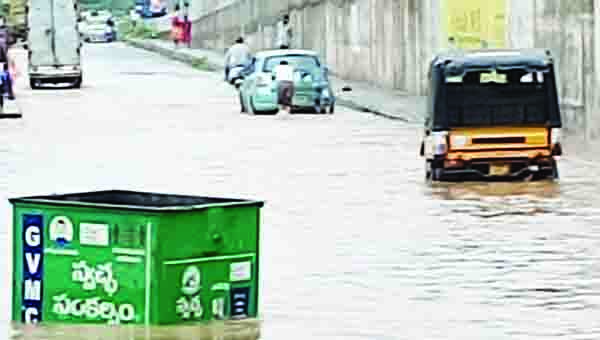 లోతట్టు ప్రాంతాలు జలమయం...